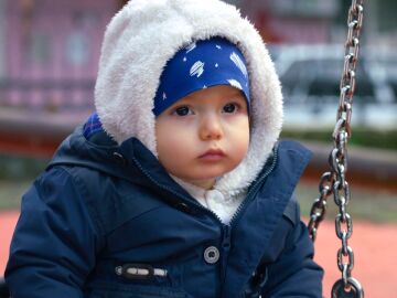 Oğulcan ve a su abuela huir con todo el dinero cuando se da cuenta de que Umuctcan ha desaparecido: "&iquest;D&oacute;nde est&aacute;s, hermanito?" 
