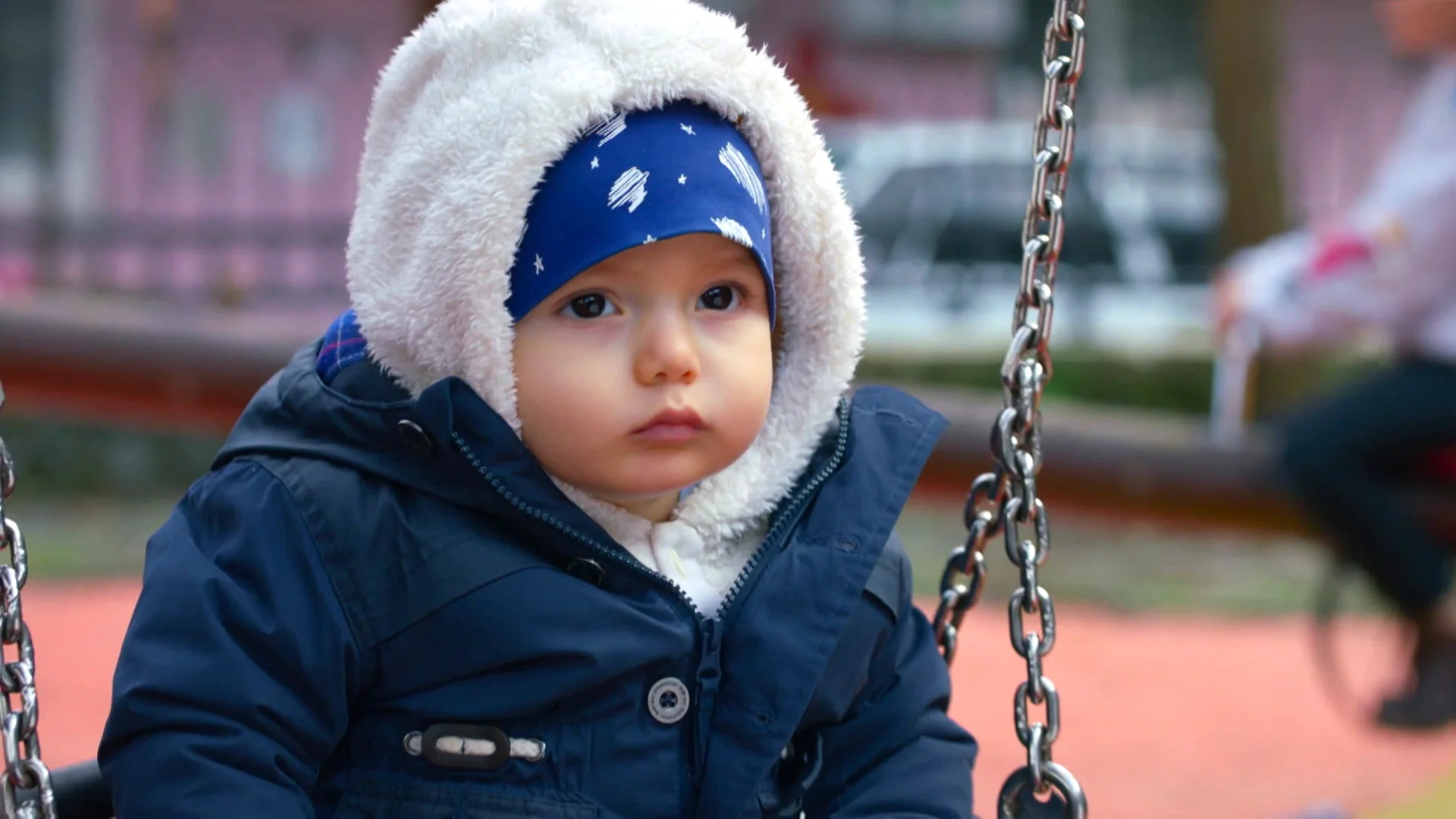 Oğulcan ve a su abuela huir con todo el dinero cuando se da cuenta de que Umuctcan ha desaparecido: "¿Dónde estás, hermanito?" Oğulcan ve a su abuela huir con todo el dinero cuando se da cuenta de que Umuctcan ha desaparecido: "¿Dónde estás, hermanito?"
