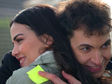 Yasmin por fin acepta todo lo que siente por Tolga y le declara su amor de una original manera: "&iquest;Te gustar&iacute;a salir conmigo?" 