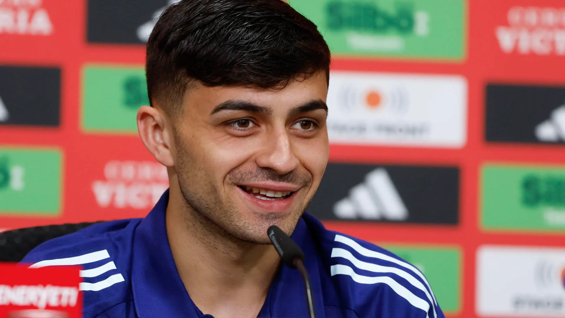 Pedri en rueda de prensa