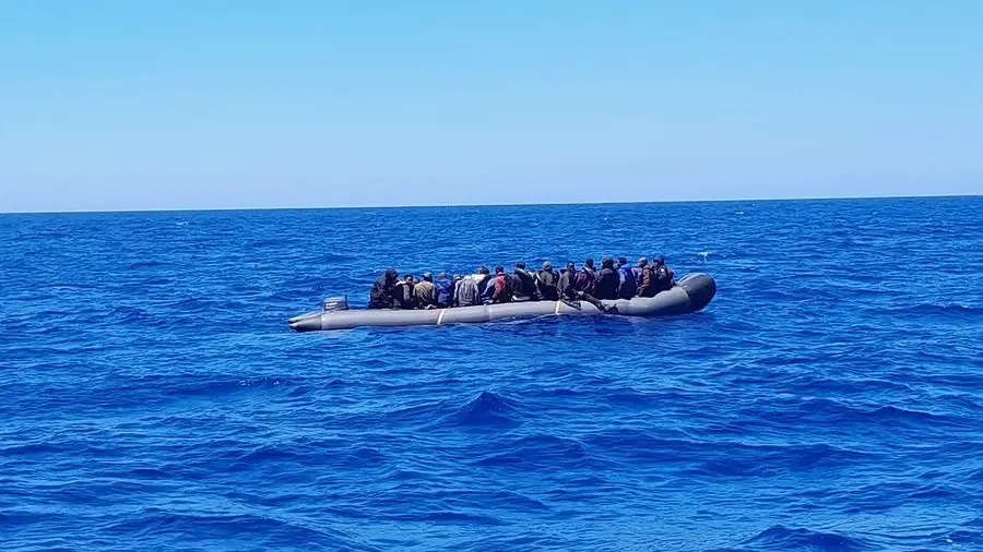 Embarcaciones llegan a Lanzarote y Fuerteventura Salvamento Marítimo intercepta una embarcación neumática en aguas de FuerteventuraSALVAMENTO MARÍTIMO09/06/2024