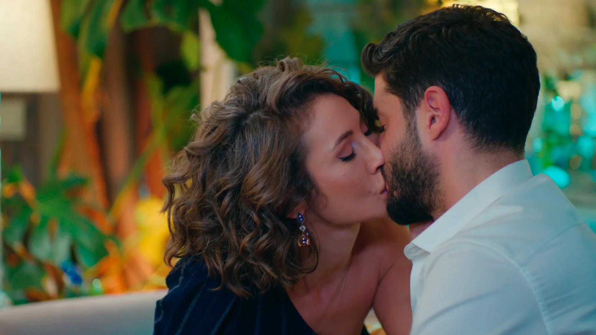 Feyza besa a Çağatay y confiesa que Atlas es su hijo: "No puedo callarme más" Feyza besa a Çağatay y confiesa que Atlas es su hijo: "No puedo callarme más"