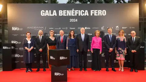 Foto de familia de la gala benéfica Fero