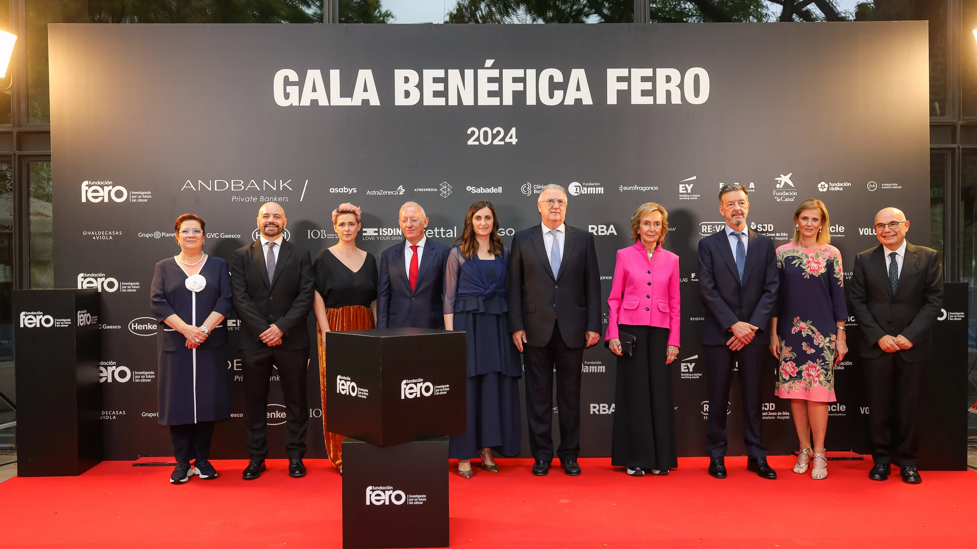 Foto de familia de la gala ben&eacute;fica Fero