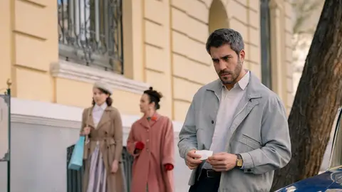 Andrés encuentra la nota de Begoña... ¡y deja a María plantada! Andrés encuentra la nota de Begoña... ¡y deja a María plantada!