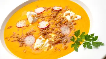 Sopa de zanahoria con espelta y rabanitos, de Arguiñano: "Llama la atención sin ninguna duda"