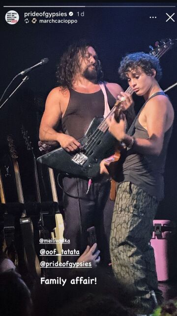 Jason Momoa y su hijo Nakoa-Wolf dando un concierto