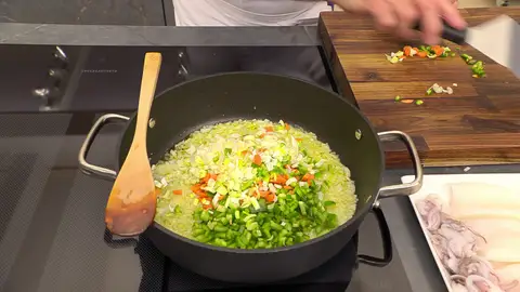 Sazona y rehoga las hortalizas Sazona y rehoga las hortalizas
