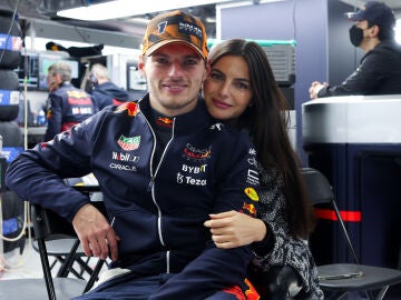 Max Verstappen y Kelly Piquet, en Suzuka en 2022