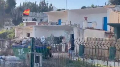 Los okupas impiden construir un hotel de lujo en primera línea de playa en Marbella