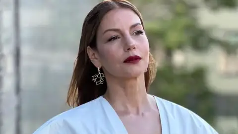 ¿Quién se esconde detrás de Defne Kayalar, la fiscal que ha vuelto para revolucionar la vida de Ilgaz?  ¿Quién se esconde detrás de Defne Kayalar, la fiscal que ha vuelto para revolucionar la vida de Ilgaz?