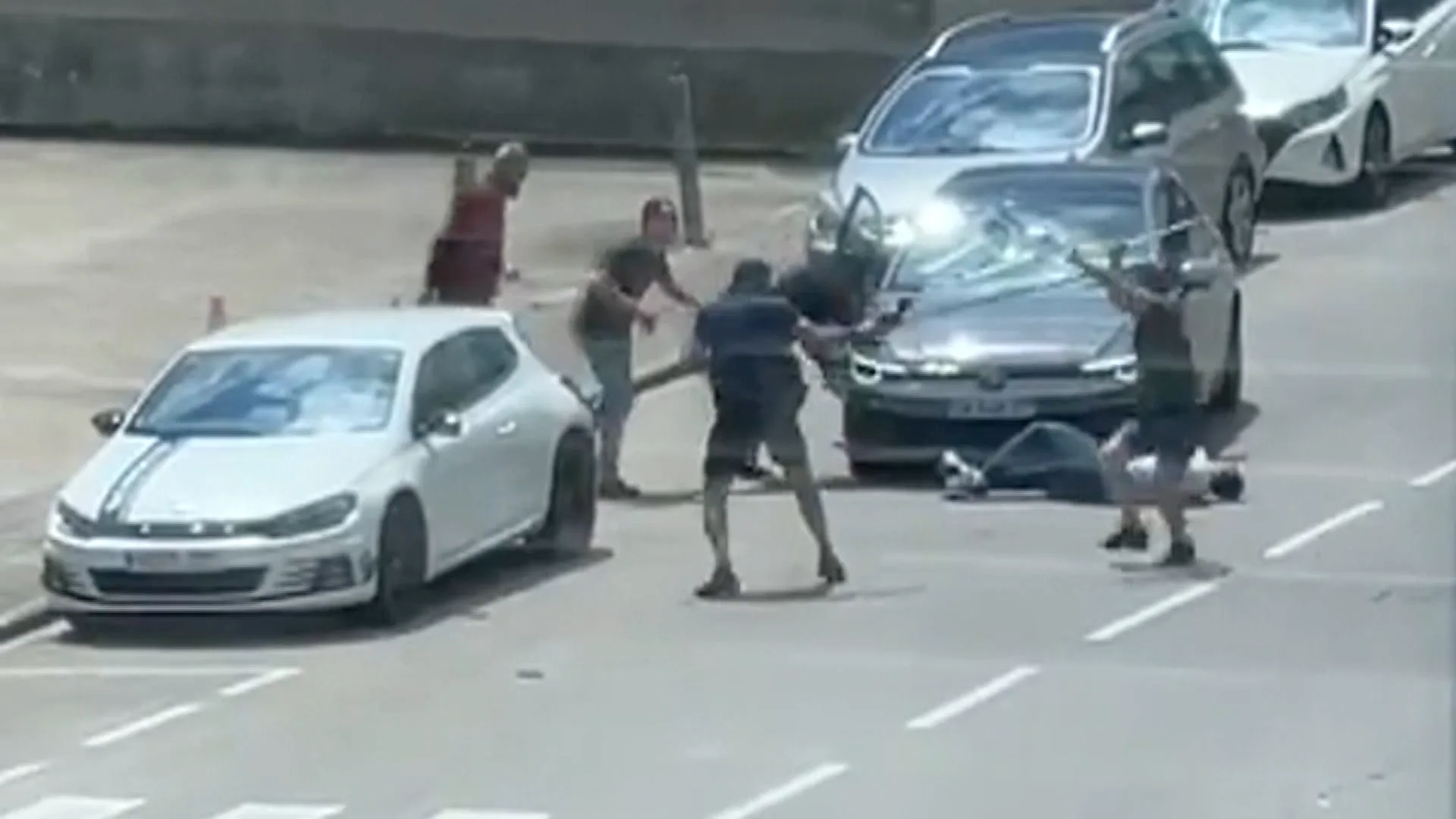 Brutal pelea en un polígono industrial de Girona Brutal pelea en un polígono industrial de Girona