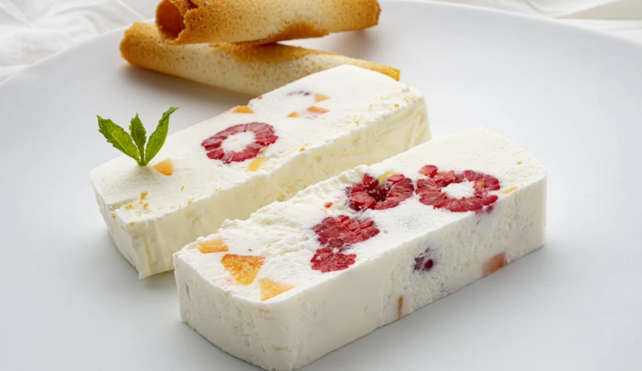 Receta ideal para los niños: Postre helado de yogur con frutas de Arguiñano