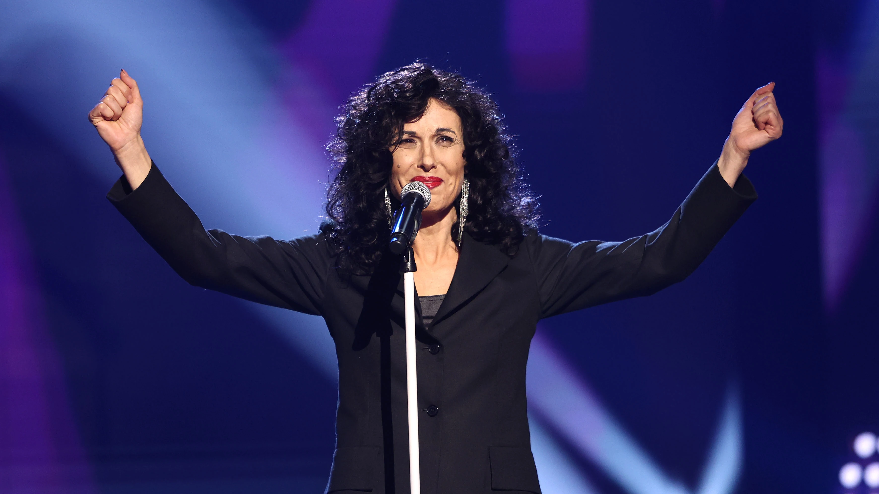 Raquel Sánchez Silva toca el alma como Luz Casal con ‘Piensa en mí’ 