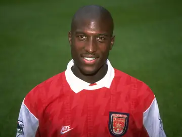 Kevin Campbell con la camiseta del Arsenal en 1993 Kevin Campbell con la camiseta del Arsenal en 1993