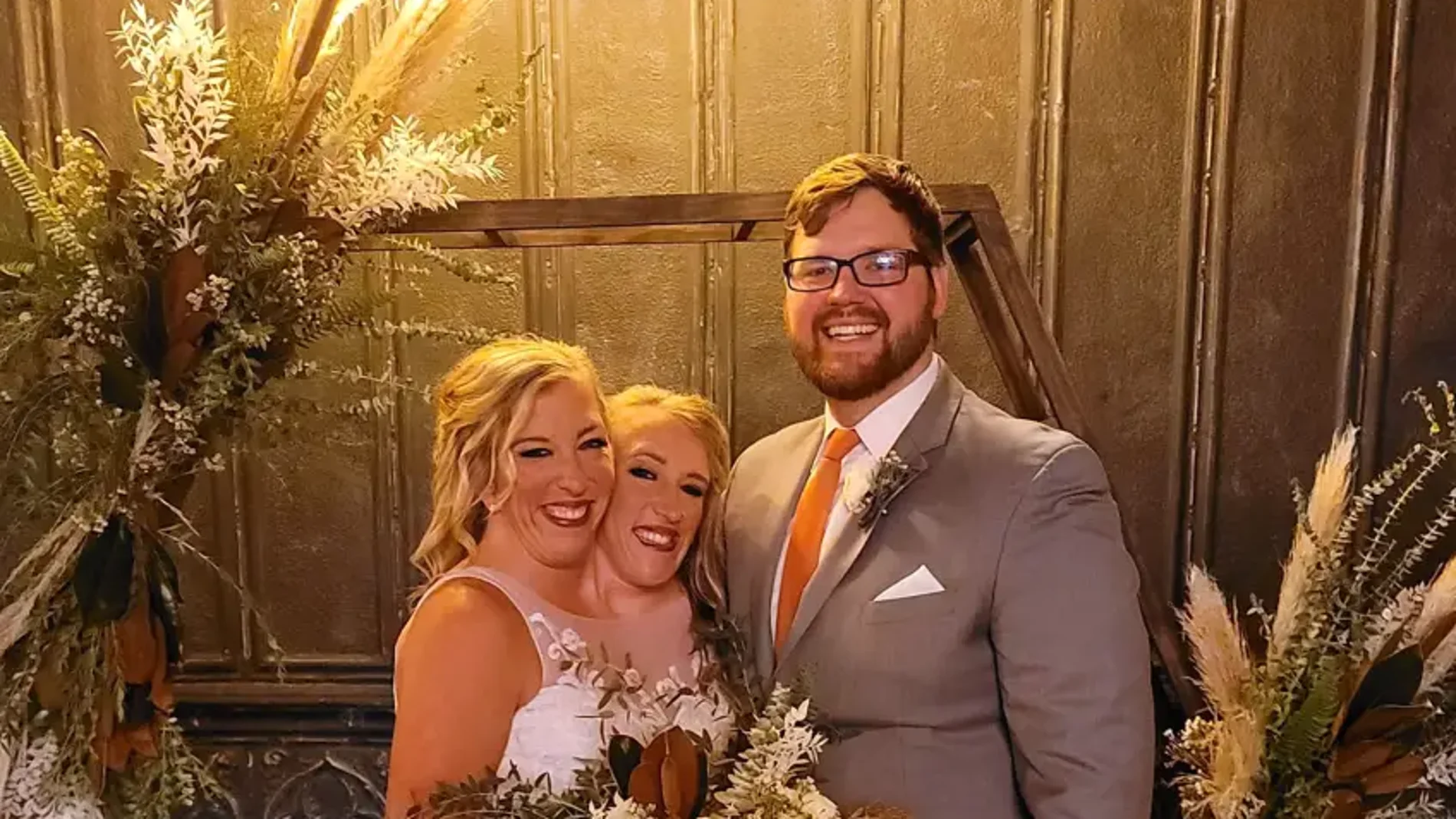 Imagen de la boda de las siamesas Imagen de la boda de las siamesas