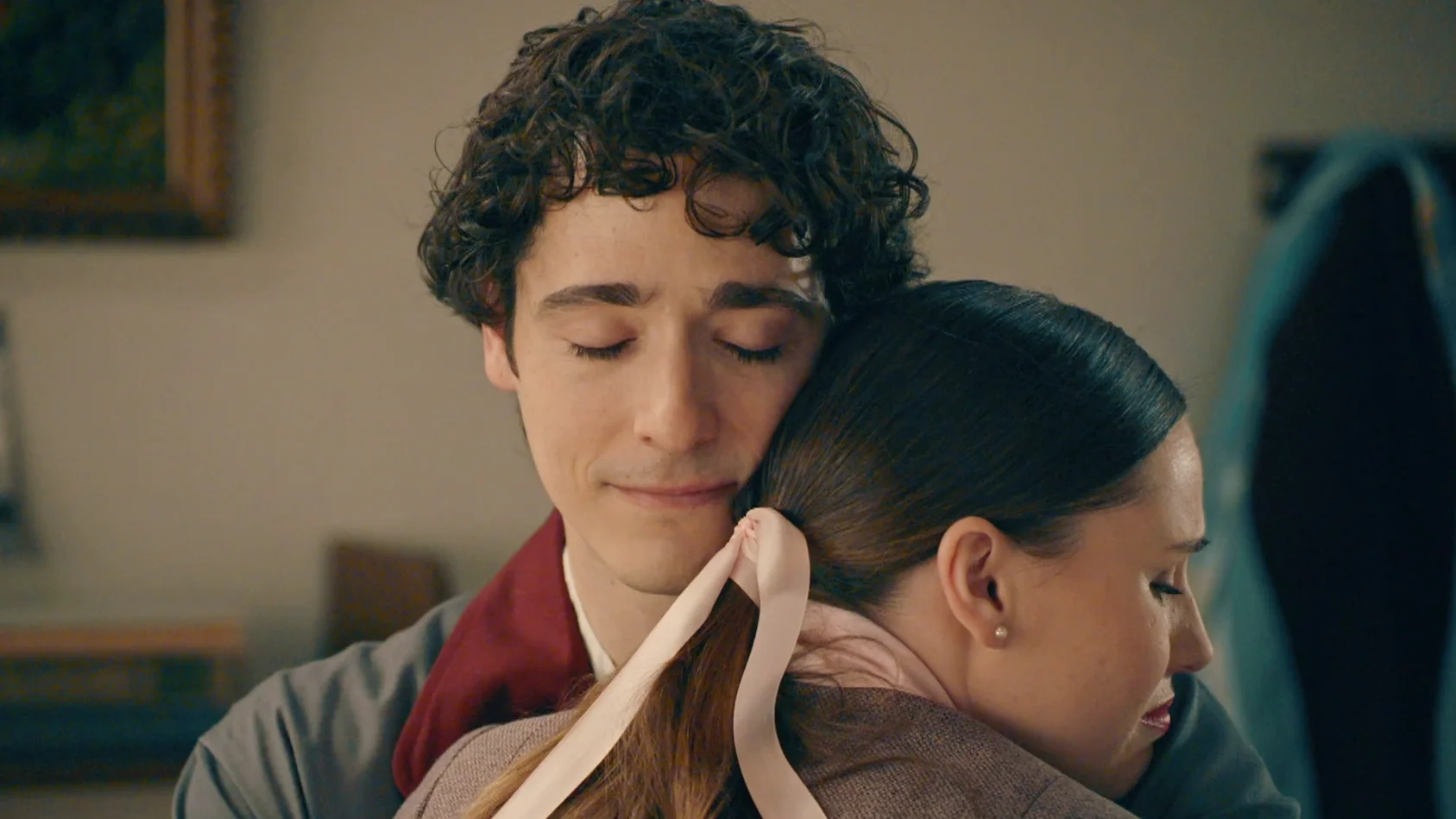 ¿Un adiós definitivo? Mateo se despide de Claudia y abandona la colonia para convertirse en sacerdote ¿Un adiós definitivo? Mateo se despide de Claudia y abandona la colonia para convertirse en sacerdote