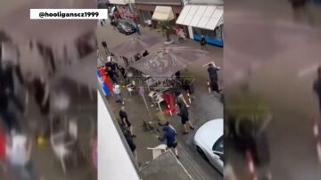 Pelea entre ultras ingleses y serbios en Gelsenkirchen