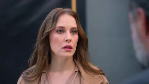 Akif se la juega a Yaman, y Süreyya se da cuenta de que el empresario está detrás de todo: "Has sido tú" Akif se la juega a Yaman, y Süreyya se da cuenta de que el empresario está detrás de todo: "Has sido tú"