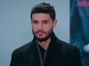 Amargo cara a cara en el juzgado: Yildiz y &Ccedil;ağatay firman el divorcio, reflexionando sobre su historia de amor