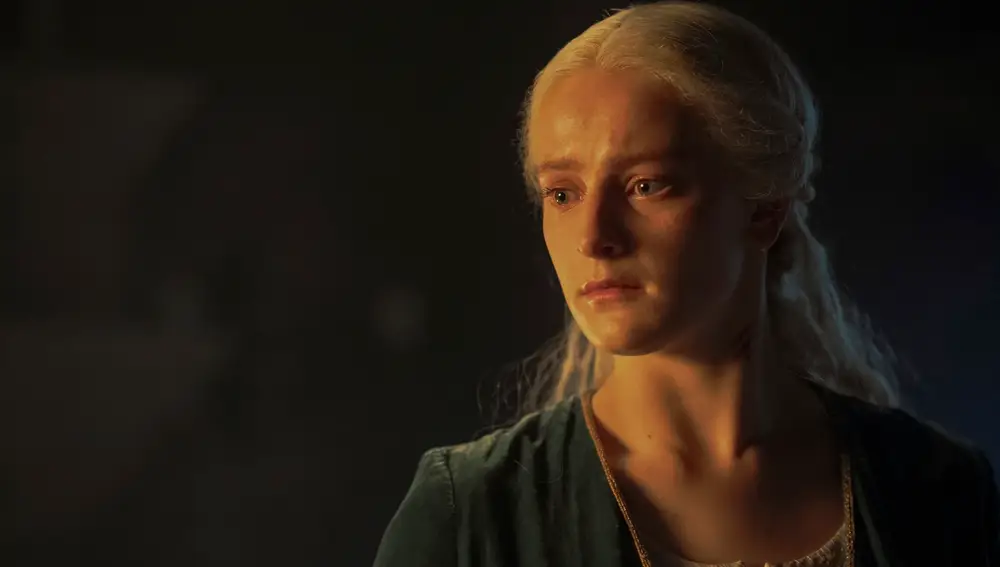 Phia Saban como Helaena Targaryen en La Casa del Dragón