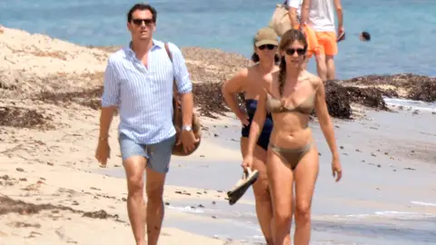 Las imágenes que demuestran que Albert Rivera y Carla Cotterli han dado comienzo a su verano... ¡Más que felices! Las imágenes que demuestran que Albert Rivera y Carla Cotterli han dado comienzo a su verano... ¡Más que felices!