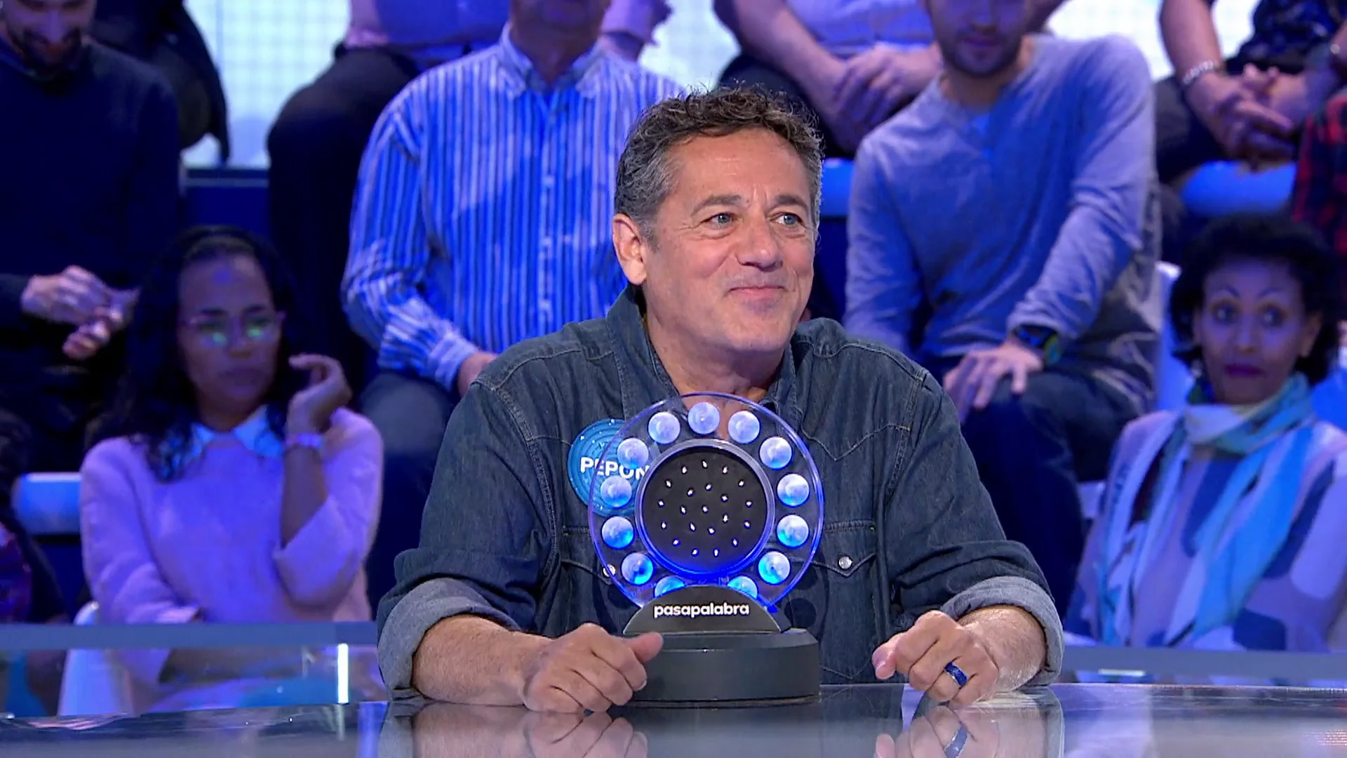¡Pique con Roberto Leal! El disgusto de Pepón Nieto tras su victoria en La Pista: “¿Hoy no hay libro?” ¡Pique con Roberto Leal! El disgusto de Pepón Nieto tras su victoria en La Pista: “¿Hoy no hay libro?”