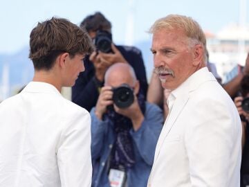 Kevin Costner y su hijo Hayes en el Festival de Cannes