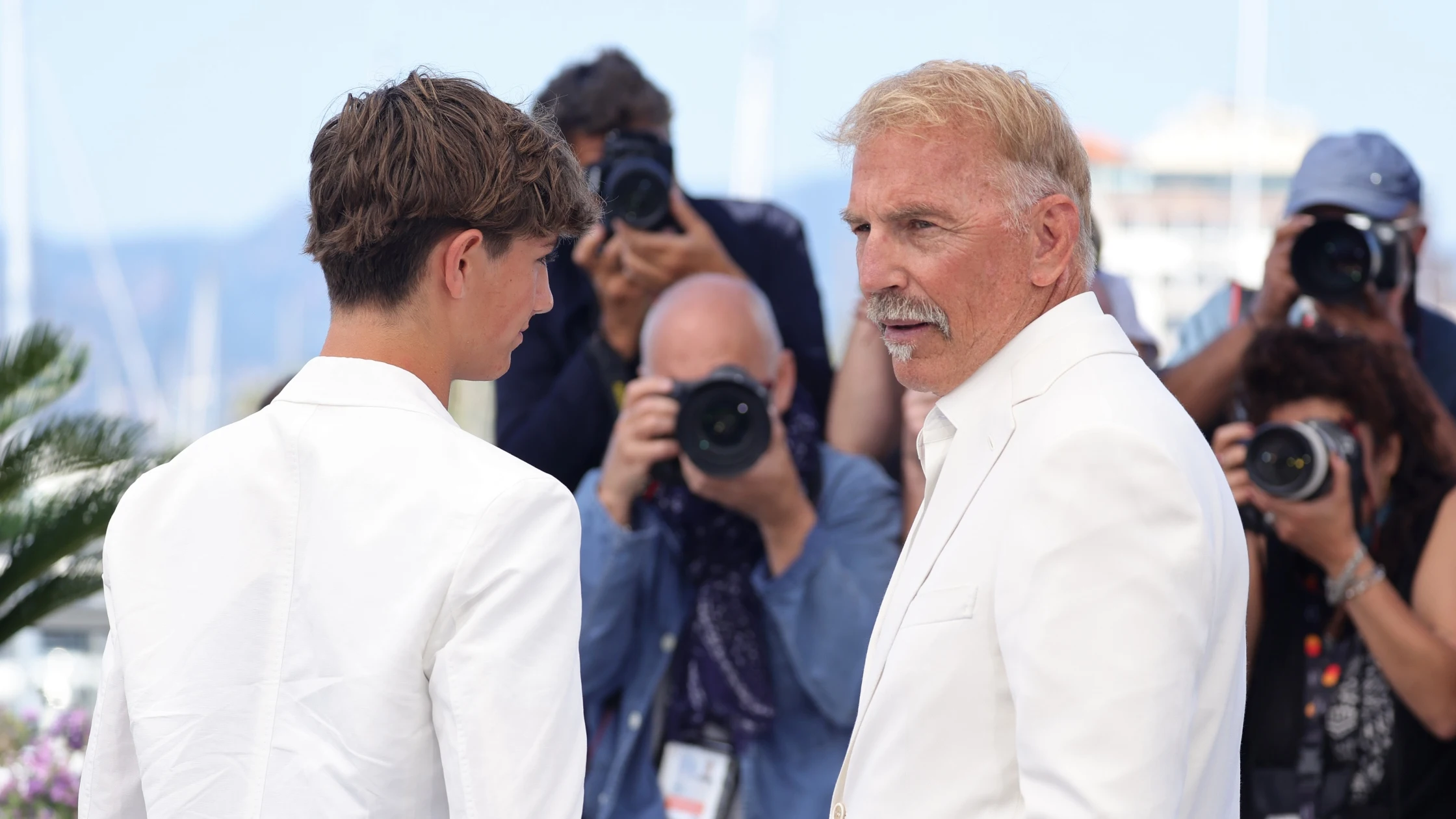 Kevin Costner y su hijo Hayes en el Festival de Cannes