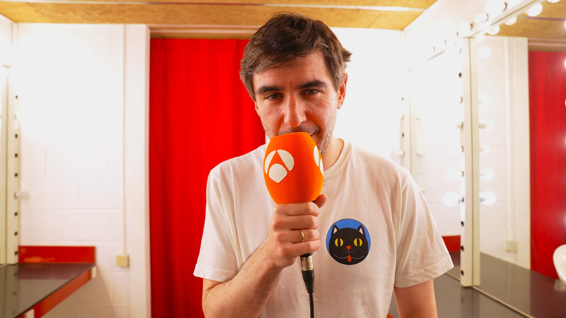 La sorprendente playlist de Juanra Bonet: "Me ha grabado una nota de audio de Bustamante susurrándome" La sorprendente playlist de Juanra Bonet: "Me ha grabado una nota de audio de Bustamante susurrándome"