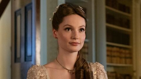 Hannah Dodd como Francesca Bridgerton