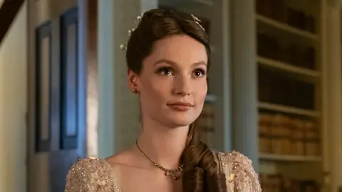 Hannah Dodd como Francesca Bridgerton Hannah Dodd como Francesca Bridgerton