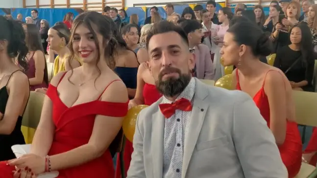 Raúl Ibáñez junta a su hija y compañeros en la graduación Raúl Ibáñez junta a su hija y compañeros en la graduación