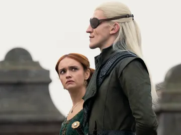 Olivia Cooke y Ewan Mitchell como Alicent y Aemond en la temporada 2 de La Casa del Dragón Olivia Cooke y Ewan Mitchell como Alicent y Aemond en la temporada 2 de La Casa del Dragón