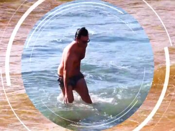 Íñigo Onieva pasa una jornada de playa con sus amigos en Ibiza... ¡No exenta de complicaciones!