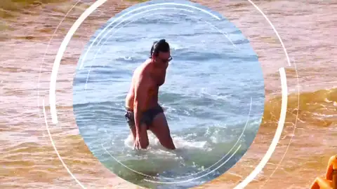 Íñigo Onieva pasa una jornada de playa con sus amigos en Ibiza... ¡No exenta de complicaciones!