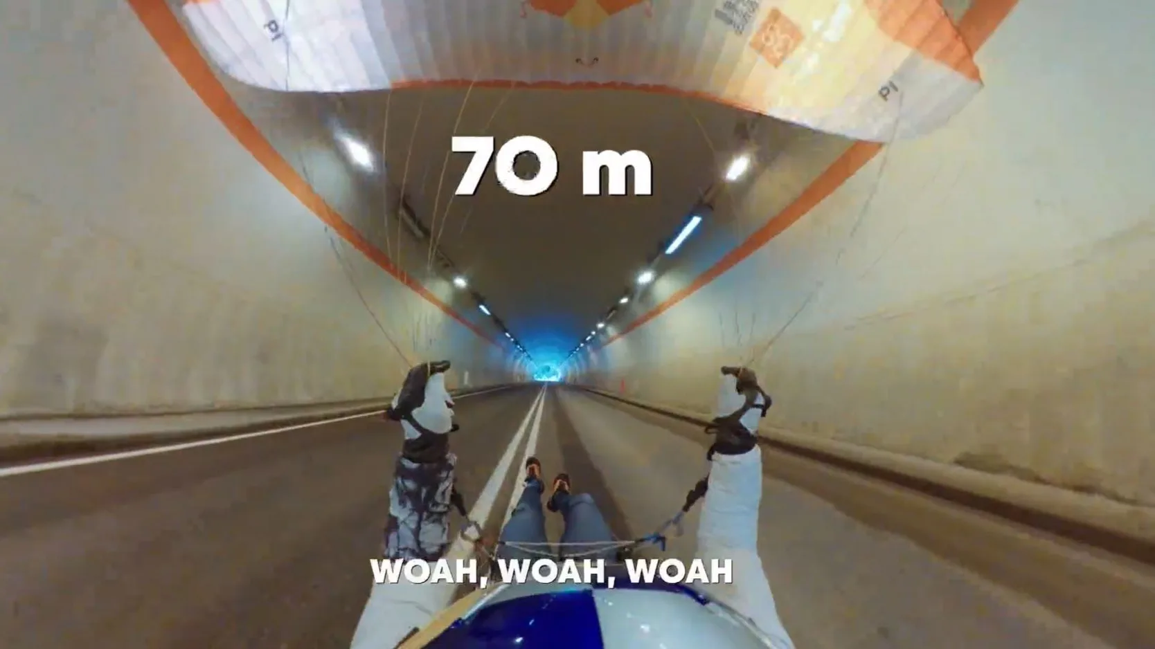 Patrick von K&auml;nel en su &uacute;ltimo reto: atravesar un t&uacute;nel en parapente