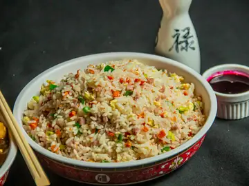 Clásico arroz tres delicias chino Clásico arroz tres delicias chino