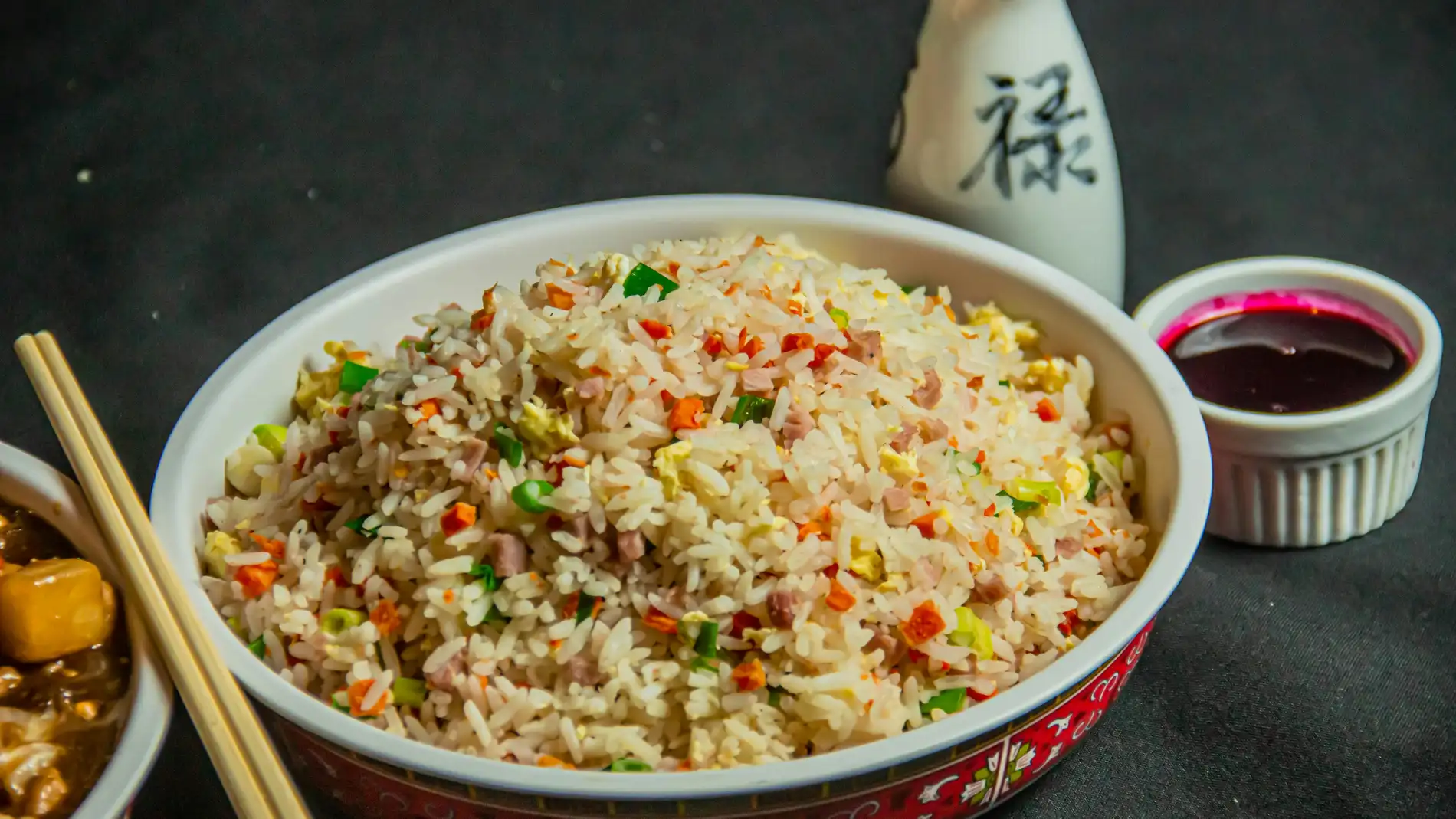 Clásico arroz tres delicias chino