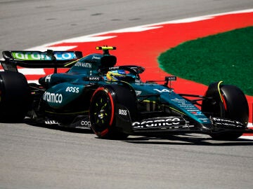 El Aston Martin de Fernando Alonso en los Libres 1 del GP de España 2024