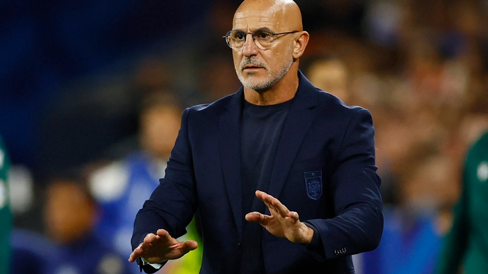 Luis de la Fuente da instrucciones a sus jugadores en el partido ante Italia Luis de la Fuente da instrucciones a sus jugadores en el partido ante Italia