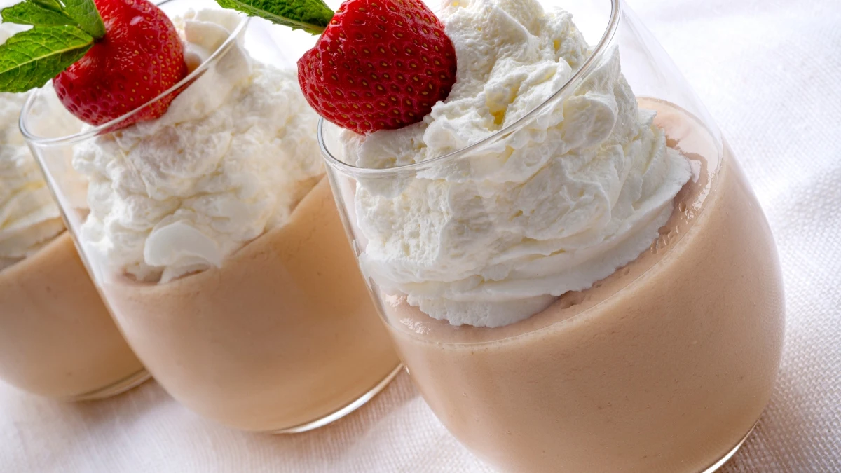Receta de natillas de fresa con nata, el postre que Argui&ntilde;ano dedica a padres y abuelos