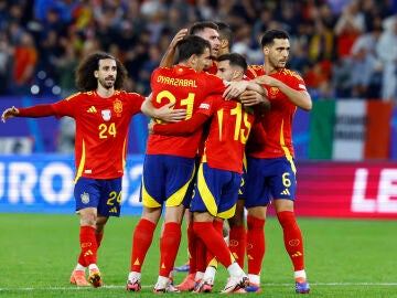 Los jugadoras de la selección española celebran la victoria ante Italia