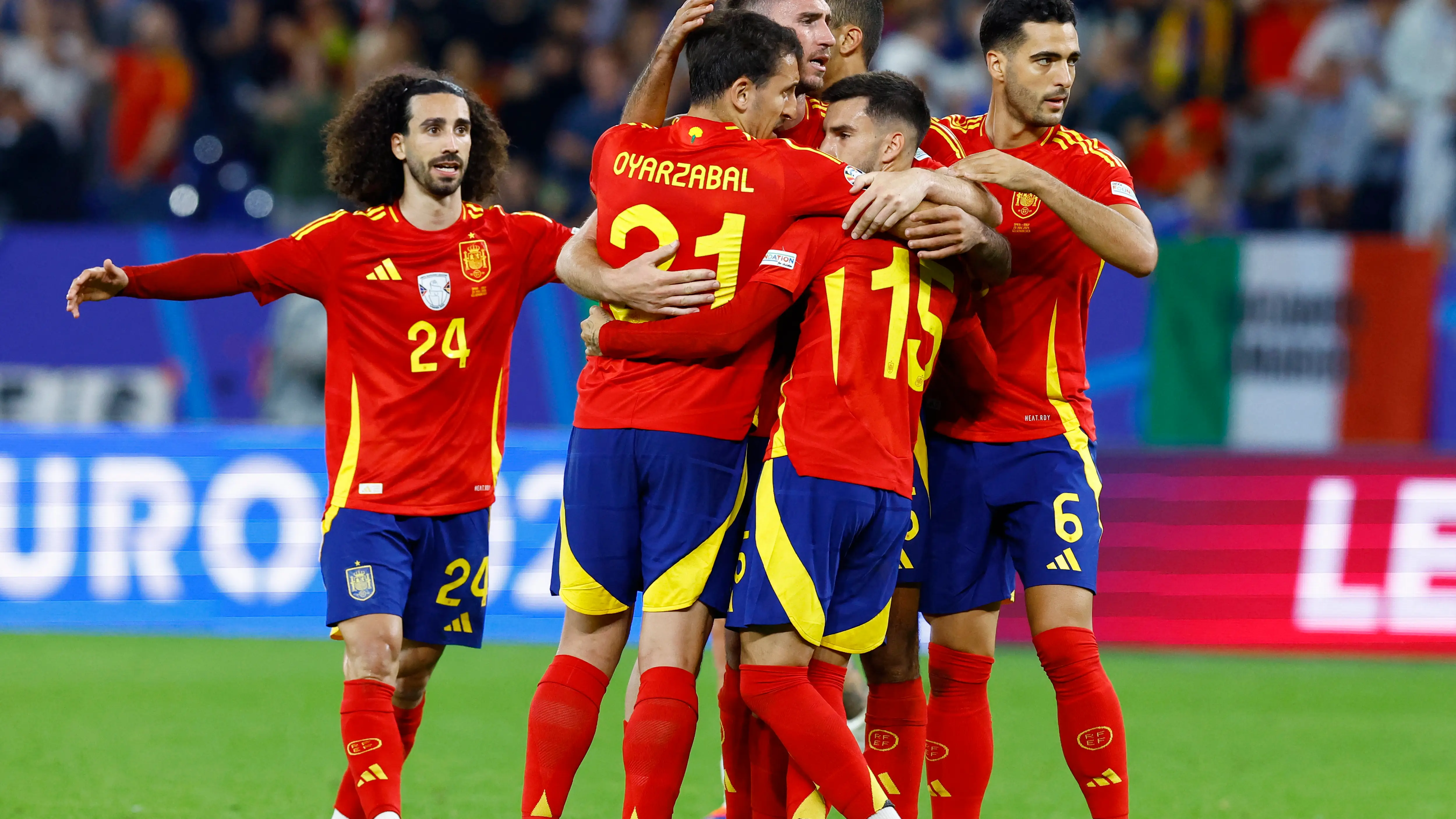 Los jugadoras de la selección española celebran la victoria ante Italia Los jugadoras de la selección española celebran la victoria ante Italia