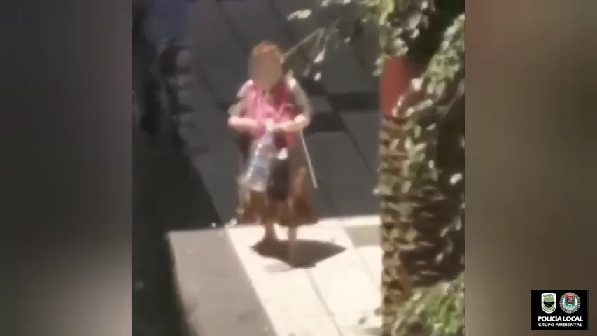 El v&iacute;deo de la mujer dando de comer a las palomas 