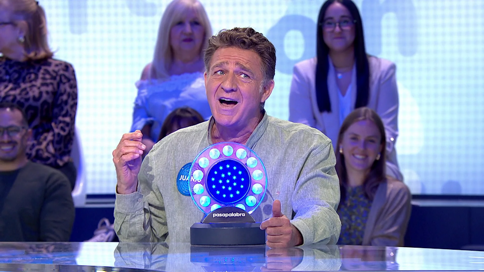Juanjo Artero se convierte en cantante de reguet&oacute;n en La Pista&hellip; &iexcl;con una canci&oacute;n in&eacute;dita!