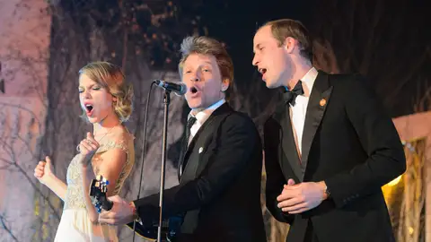 Taylor Swift, Bon Jovi y el príncipe Guillermo en 2013 Taylor Swift, Bon Jovi y el príncipe Guillermo en 2013