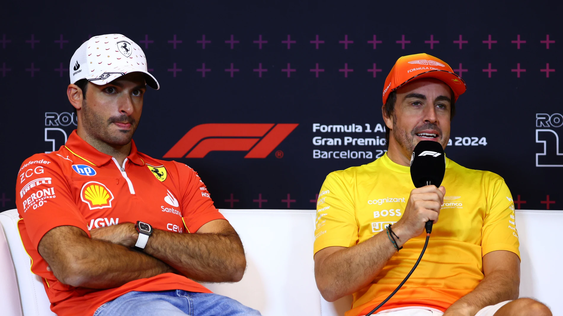 Carlos Sainz y Fernando Alonso hablan con la prensa durante el GP de España 2024