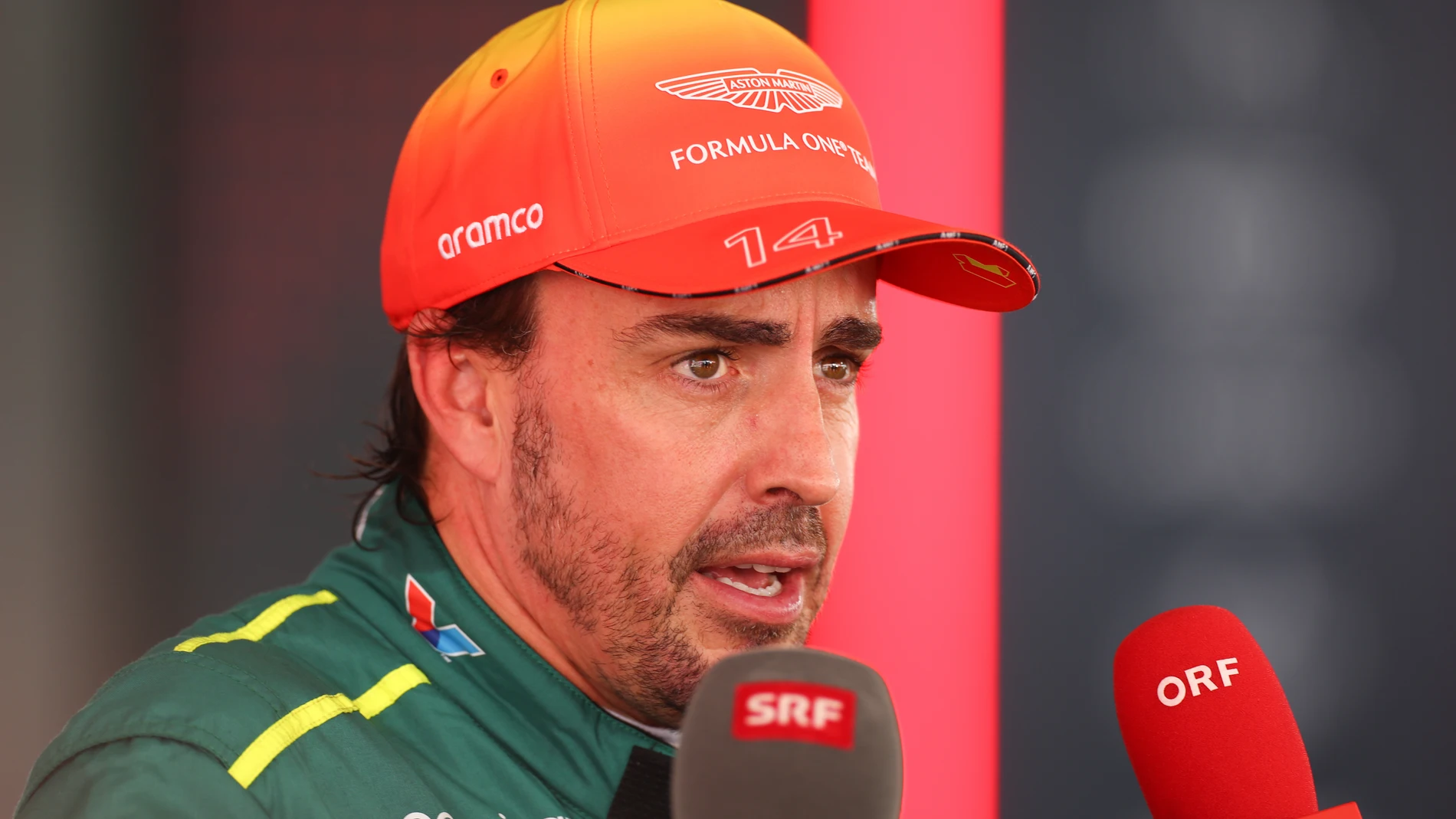 Fernando Alonso atiende a la prensa durante el GP de España 2024