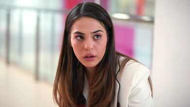 Esta noche en Hermanos: Elif acusa a su padre de ser un ladrón, ¿sus sospechas serán ciertas?